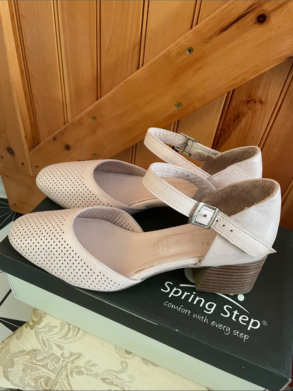 Spring Step: Gloria Heel - Picture 2 of 13
